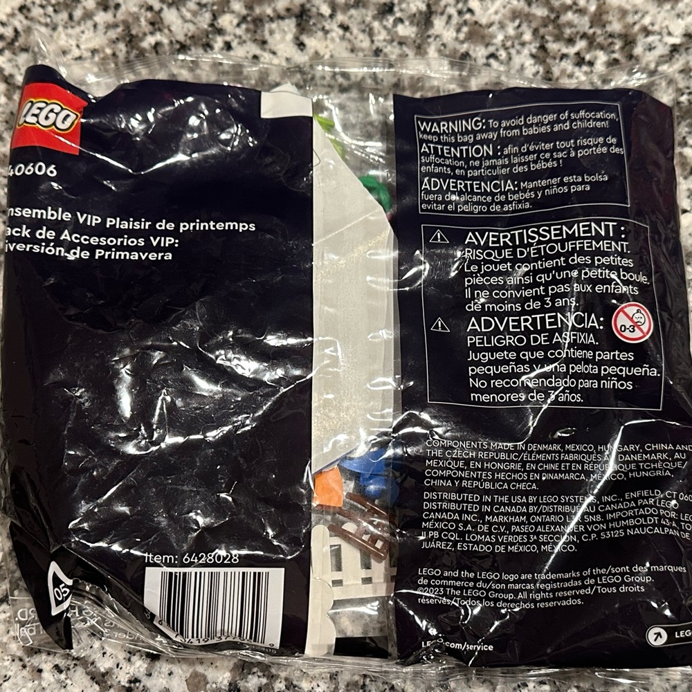 LEGO Spring (#40606) and Winter (#40610) VIP Sets - Picture 6 of 8